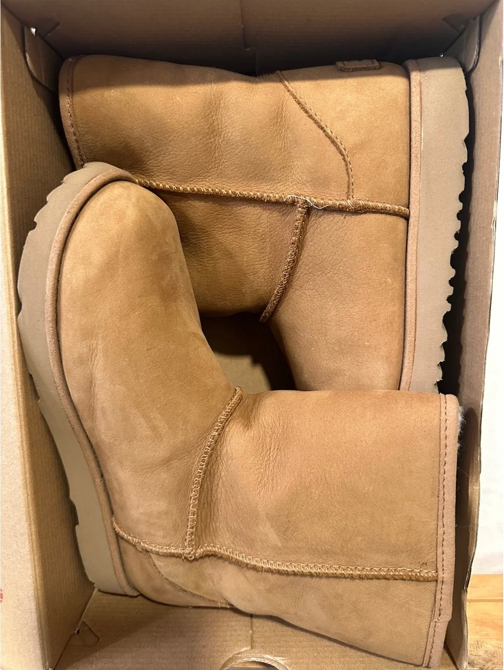 UGG Classic Mini II Boots Chestnut Brown Women’s Size 7 Suede Shearling